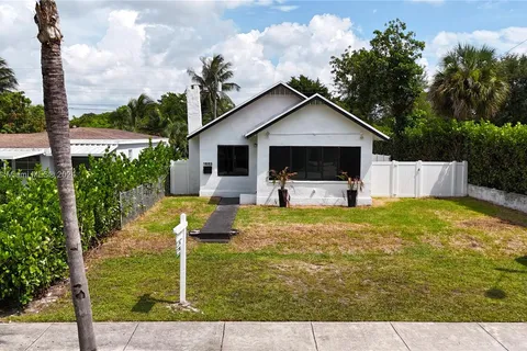 1683 NE 168th St, North Miami Beach FL 33162