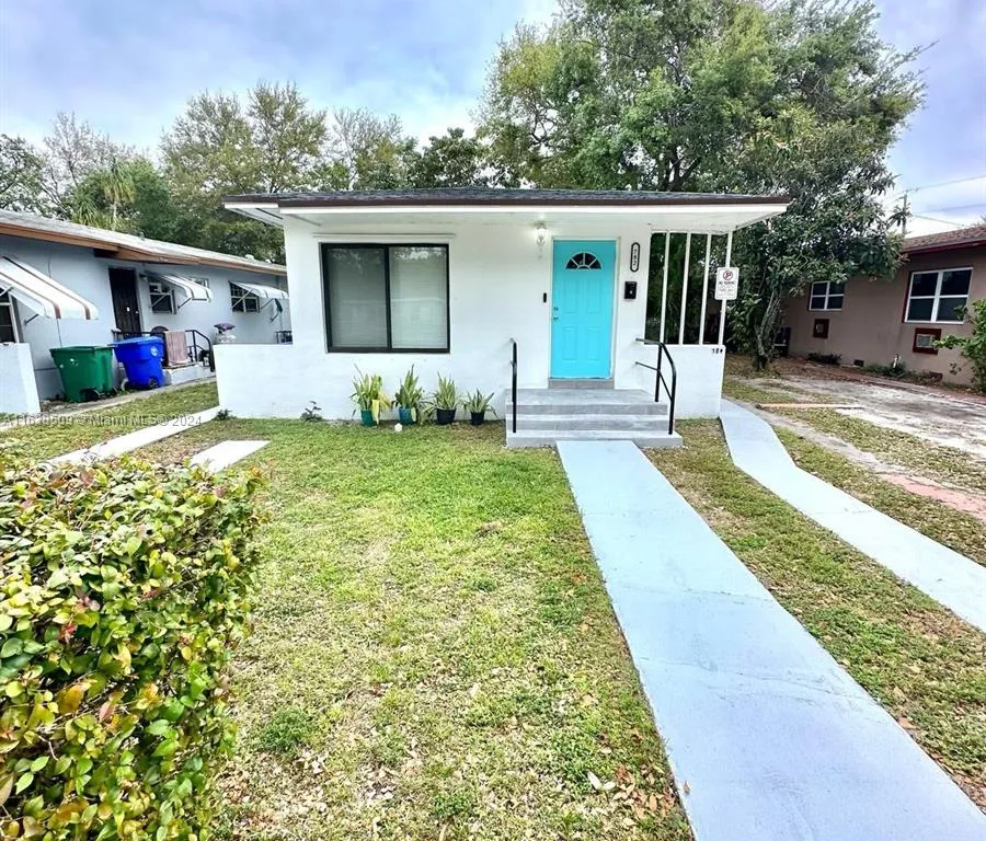 782 NW 52nd St, Miami FL 33127