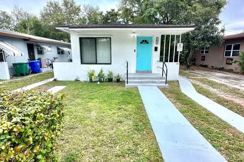 782 NW 52nd St, Miami FL 33127