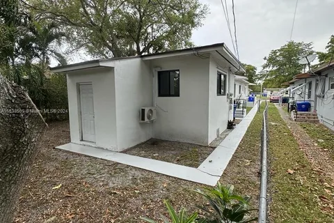 782 NW 52nd St, Miami FL 33127