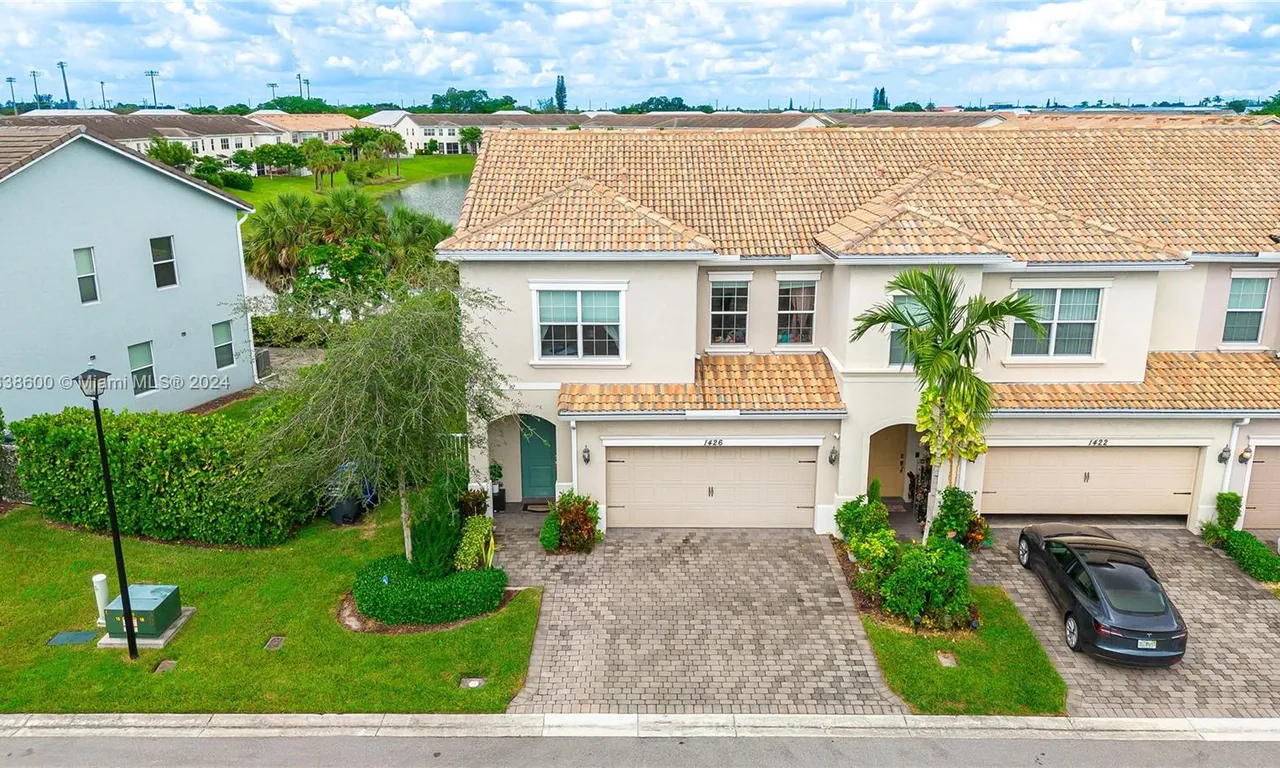 1426 Silk Oak Dr, Hollywood FL 33021