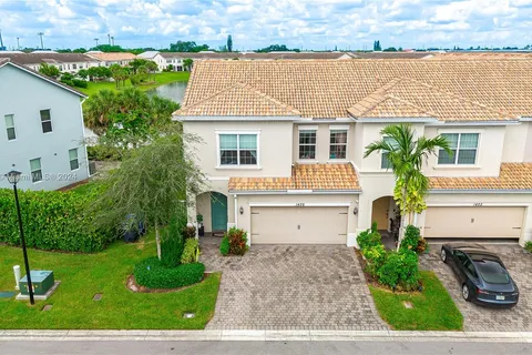 1426 Silk Oak Dr, Hollywood FL 33021