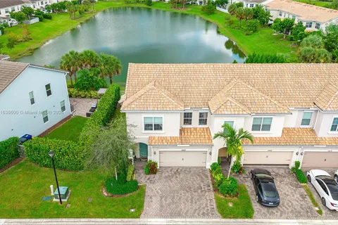 1426 Silk Oak Dr, Hollywood FL 33021