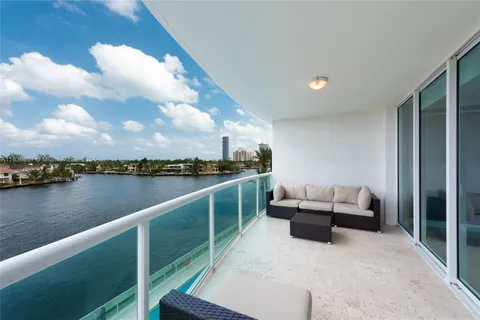 20201 E Country Club Dr # 405, Aventura FL 33180