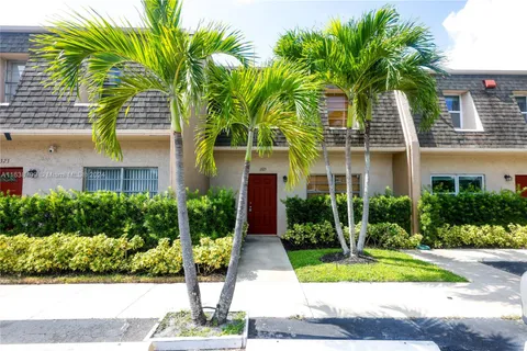 1325 Partridge Close, Pompano Beach FL 33064