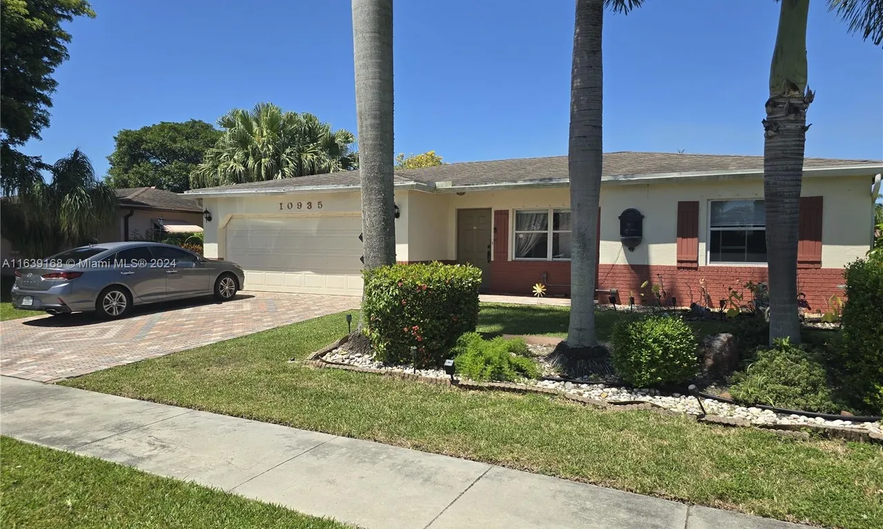 10935 Gable St, Boca Raton FL 33428