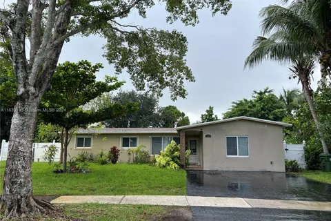 6380 SW 3rd St, Pembroke Pines FL 33023