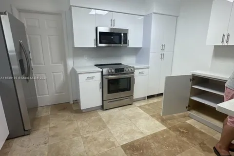 6380 SW 3rd St, Pembroke Pines FL 33023