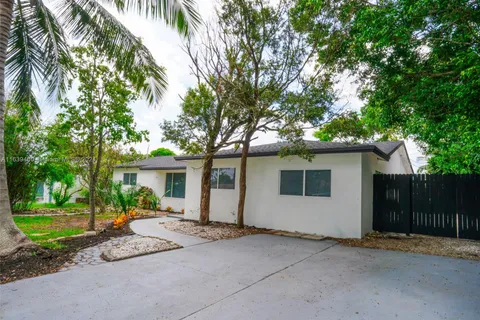 424 SW 7th Ct, Boynton Beach FL 33435