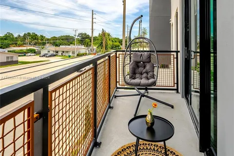 2750 Griffin Rd # 509, Dania Beach FL 33312