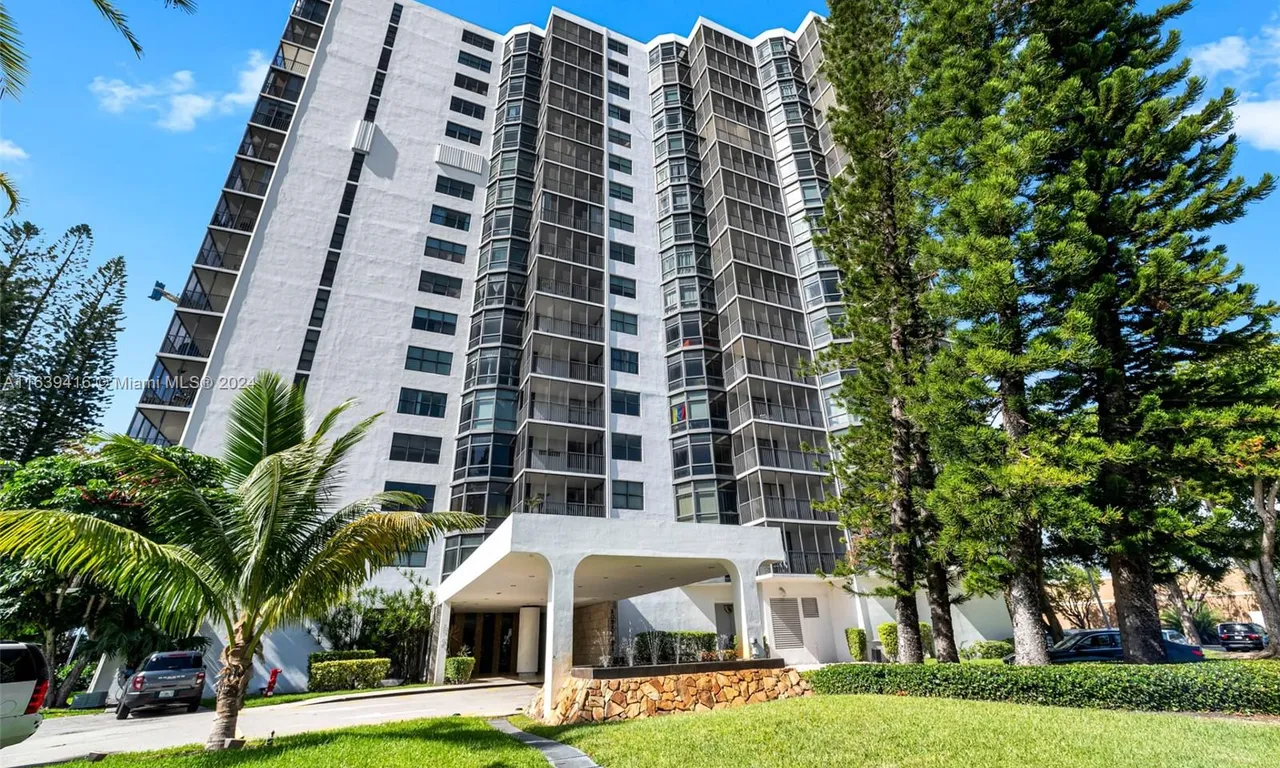 20100 W Country Club Dr # 807, Aventura FL 33180