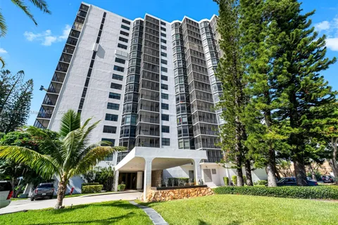 20100 W Country Club Dr # 807, Aventura FL 33180