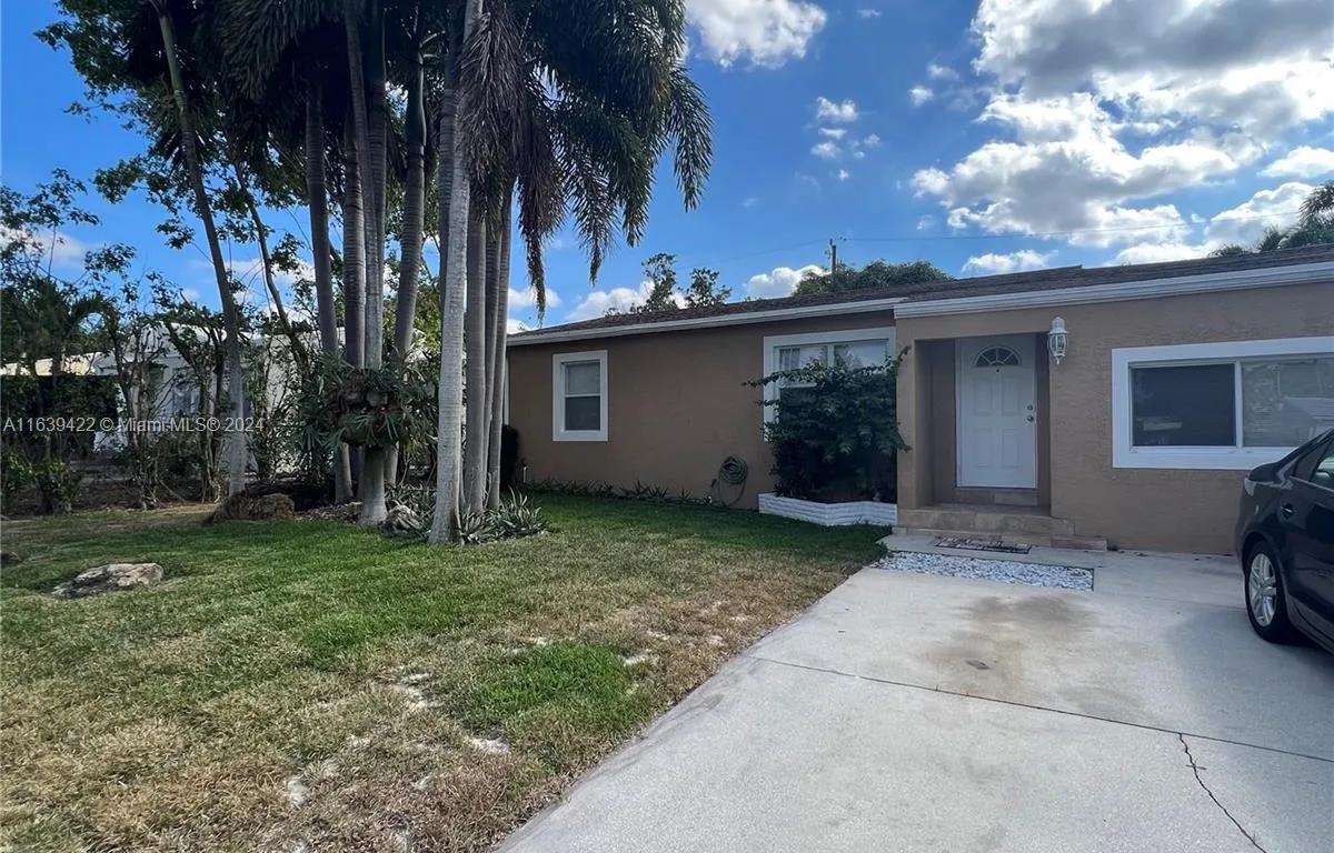 822 Avenida Hermosa # 0, West Palm Beach FL 33405