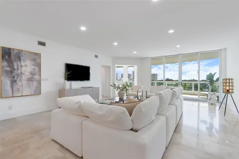 21200 Point Pl # 605, Aventura FL 33180