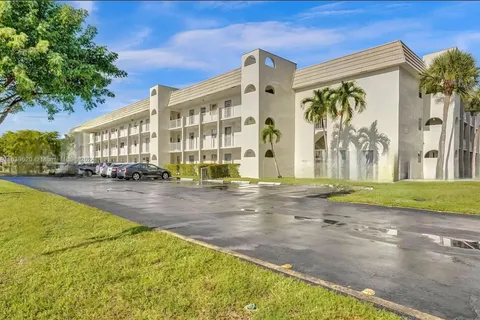 8350 Sunrise Lakes Blvd # 304, Sunrise FL 33322