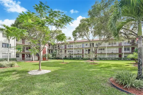 13500 SW 1st St # 206U, Pembroke Pines FL 33027