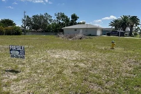 153 Kamal PKWY, Cape Coral FL 33904