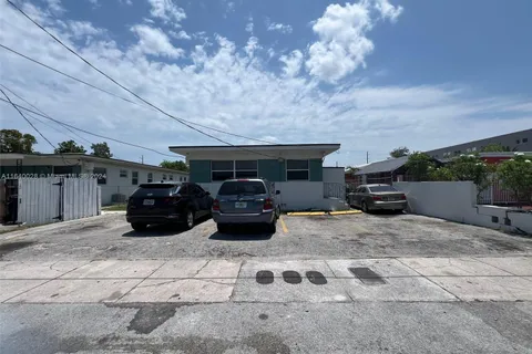 2150 NW 24th St, Miami FL 33142