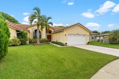 16621 Royal Poinciana Ct, Weston FL 33326