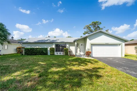 2638 NW 98th Way, Coral Springs FL 33065