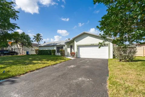 2638 NW 98th Way, Coral Springs FL 33065