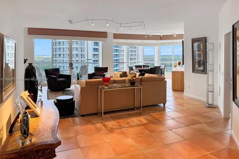 21150 Point Pl # 2705, Aventura FL 33180