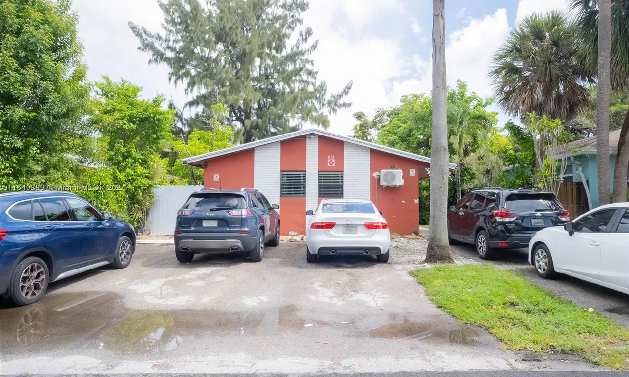 813 SW 29th St, Fort Lauderdale FL 33315