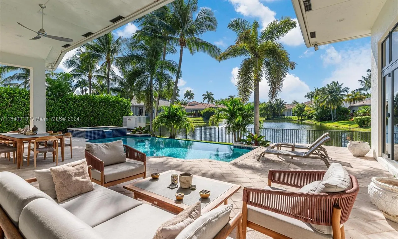 770 Leigh Palm Ave, Plantation FL 33324