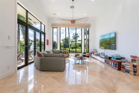 770 Leigh Palm Ave, Plantation FL 33324