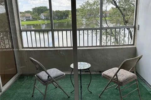 2820 N Oakland Forest Dr # 207, Oakland Park FL 33309