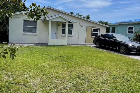 2008 N 51st Ct, Fort Pierce FL 34947