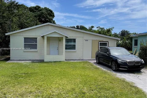 2008 N 51st Ct, Fort Pierce FL 34947