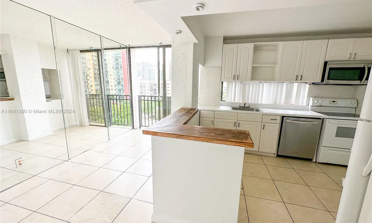 17021 N Bay Rd # 915, Sunny Isles Beach FL 33160