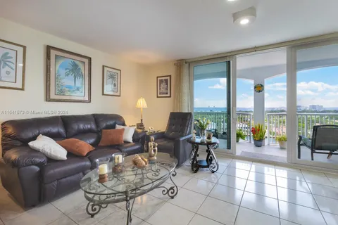 5401 Collins Ave # 1129, Miami Beach FL 33140