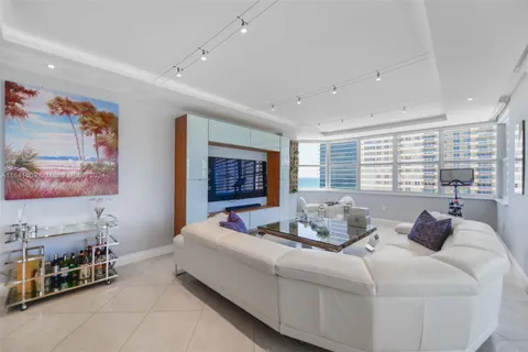 1950 S Ocean Dr # 11E, Hallandale Beach FL 33009