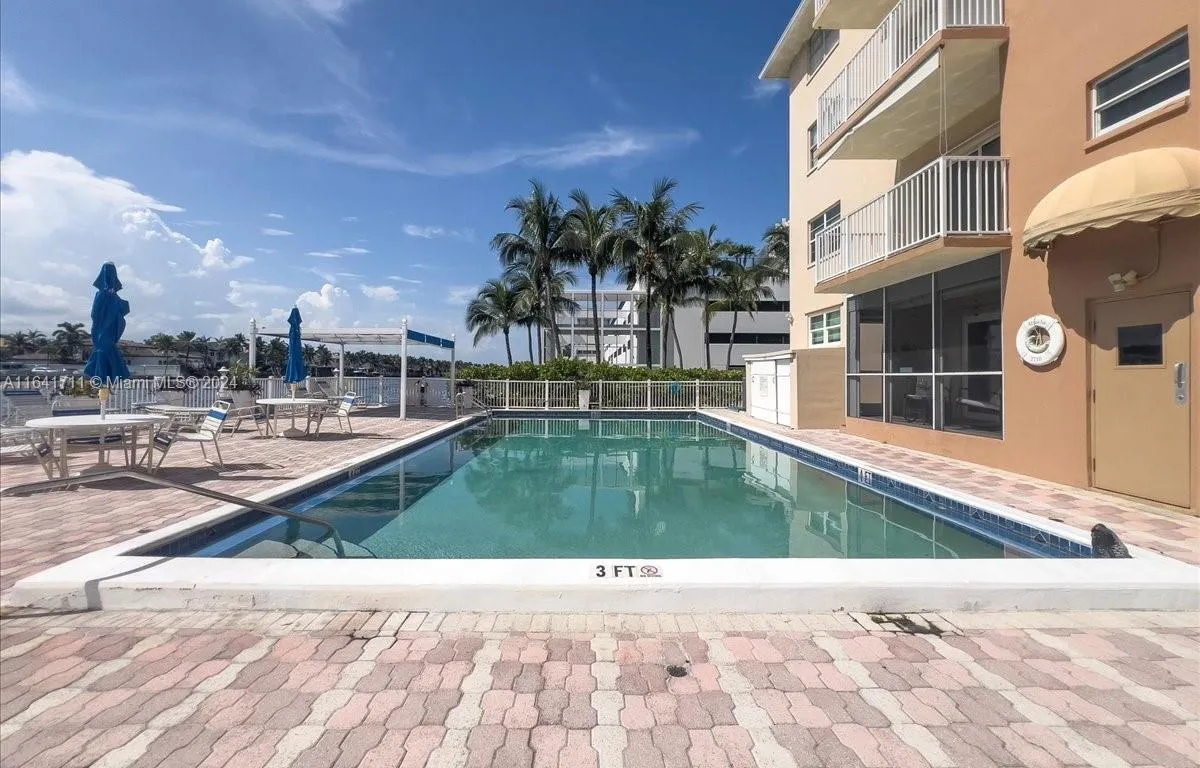 2710 S Ocean Dr # 402, Hollywood FL 33019