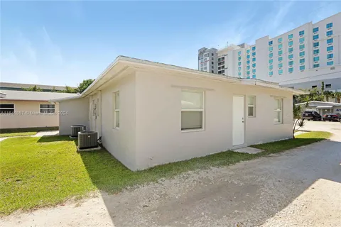 413 SE 23rd St, Fort Lauderdale FL 33316