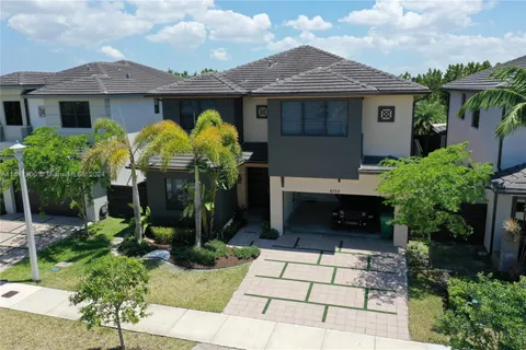 8752 NW 157th Ter, Miami Lakes FL 33018