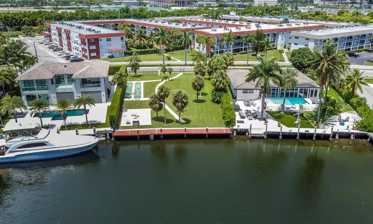 580 Egret Dr # 121, Hallandale Beach FL 33009