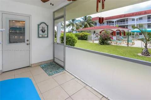 580 Egret Dr # 121, Hallandale Beach FL 33009