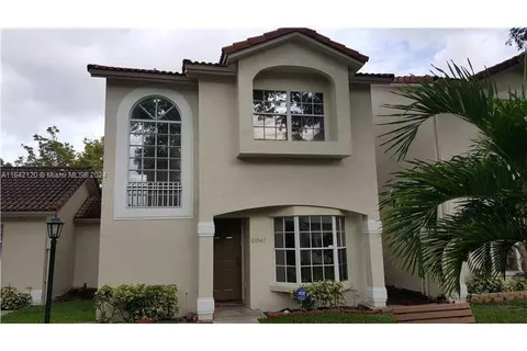 10847 NW 8th St, Pembroke Pines FL 33026