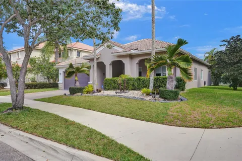 3909 Hawks Ct, Weston FL 33331