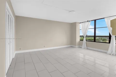 500 Three Islands Blvd # 711, Hallandale Beach FL 33009