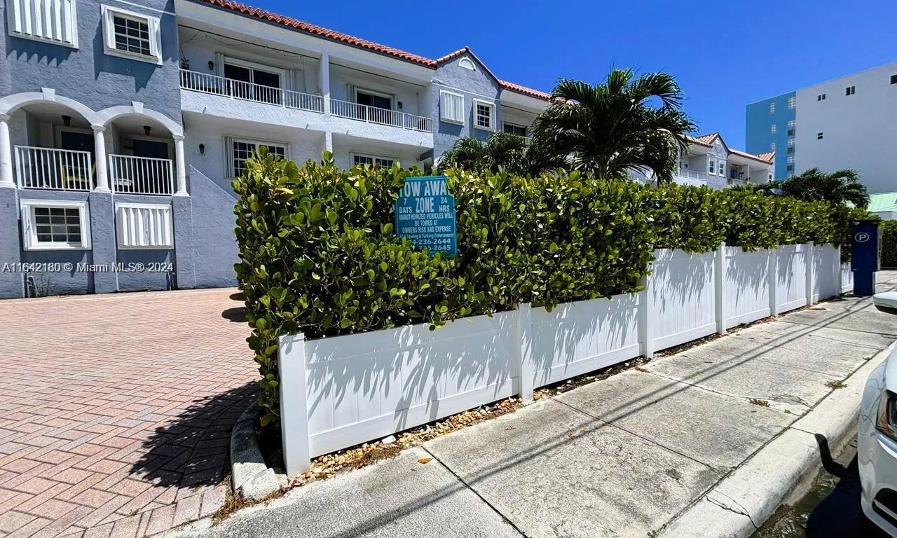 349 Virginia St, # 349, Hollywood FL 33019