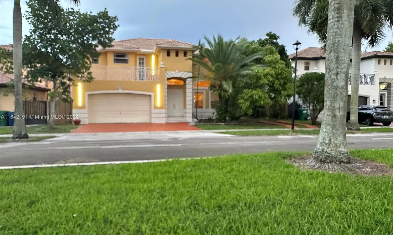 6049 SW 165th Ave, Miami FL 33193