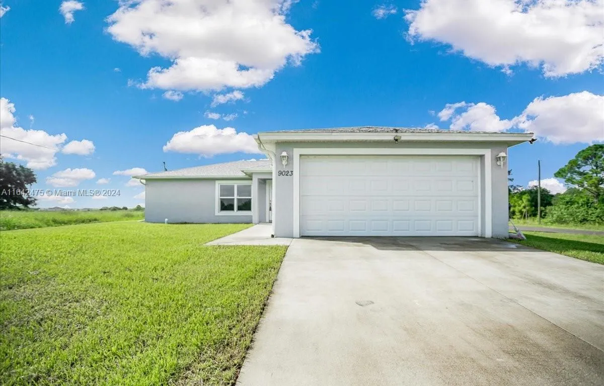 9023 W Crow Cir, La Belle FL 33935