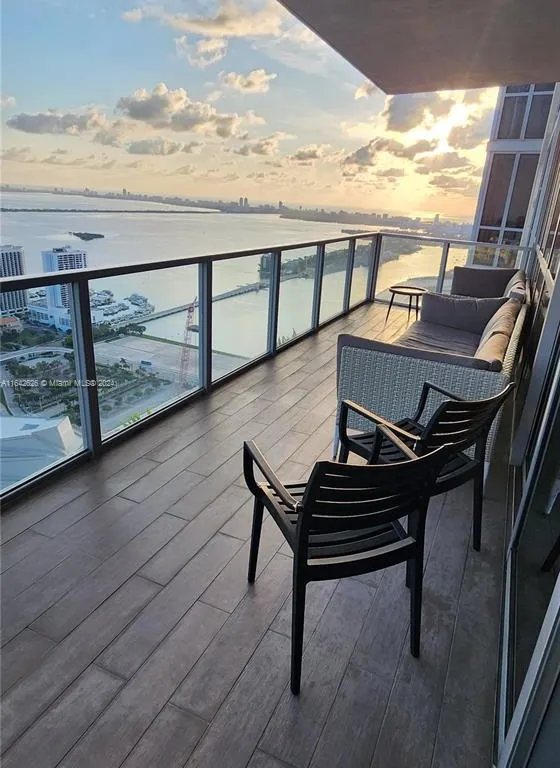 1100 Biscayne Blvd # 5507, Miami FL 33132