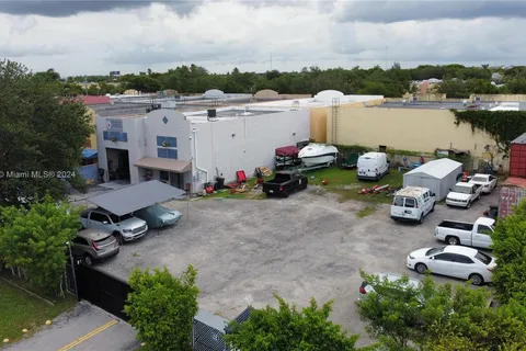 2369 W 78th St, Hialeah FL 33016