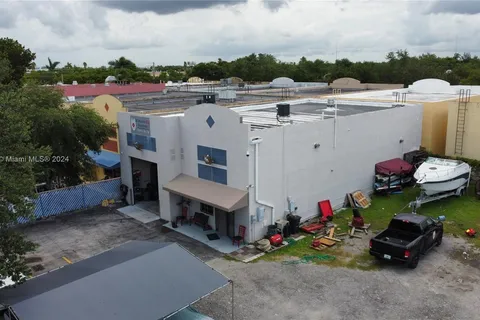 2369 W 78th St, Hialeah FL 33016