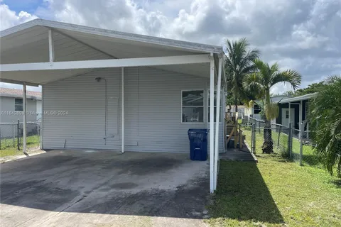 19800 SW 180th Ave Lot 256, Miami FL 33187